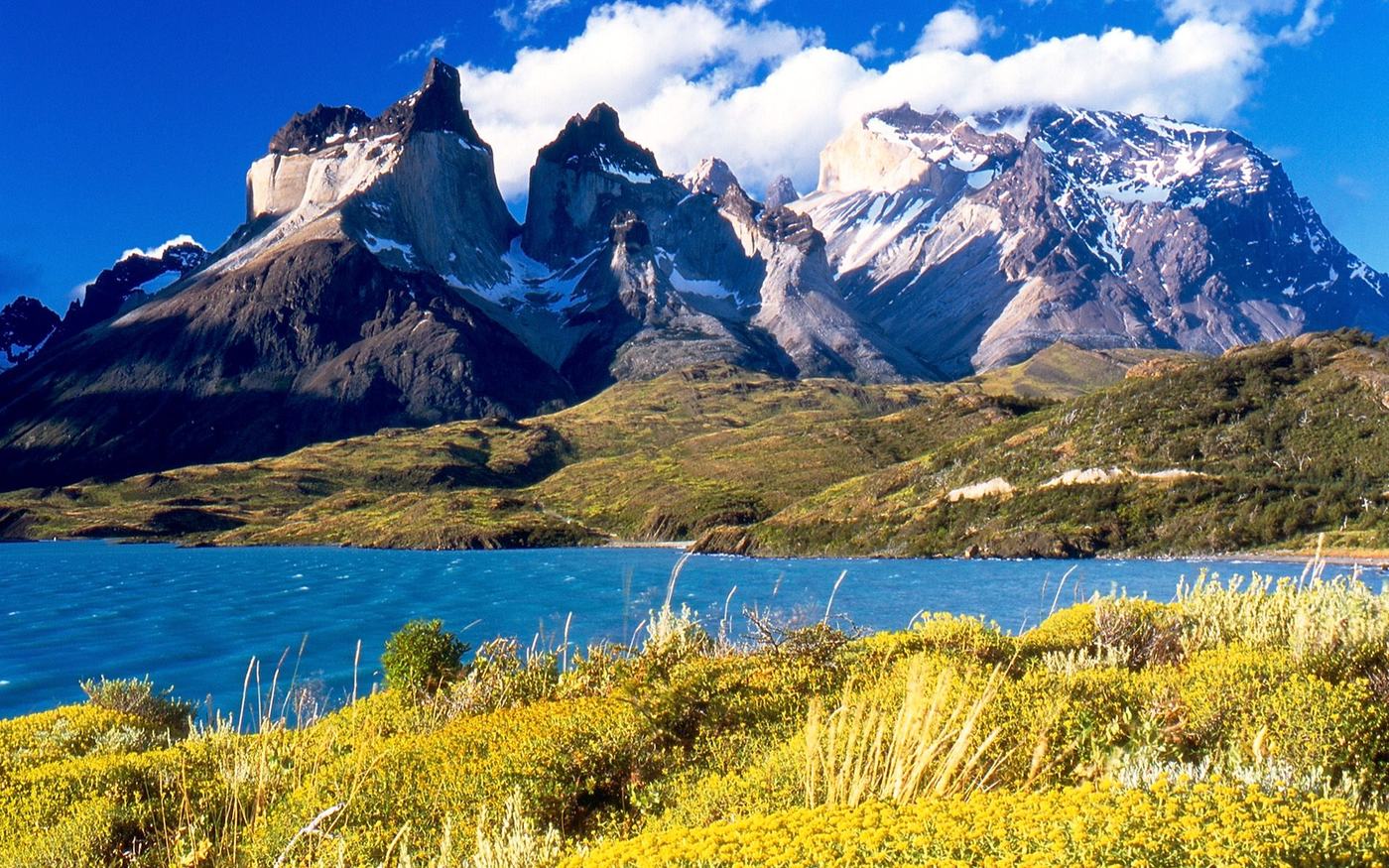 Cuernos del Paine desde el lago Pehoe, Chile